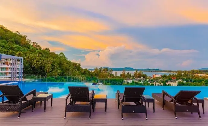 The Aristo Beach Front 713 by Holy Cow - Öne Çıkan Resim