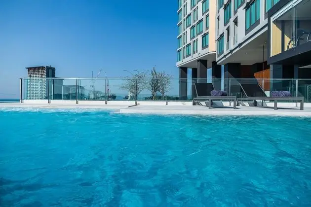 ARIZE HOTEL SRI RACHA - Havuz