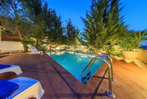 Ark Luxury Villa - Havuz