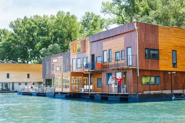 ArkaBarka Floating Hostel and Apartments - Dış Mekan