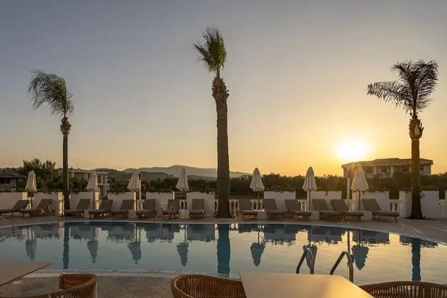 Arkadia Luxury Hotel Apartments - Havuz