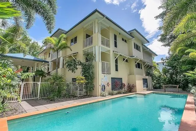 Arlington Apartments - Havuz