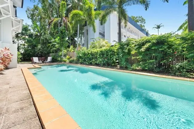 Arlington Apartments - Havuz