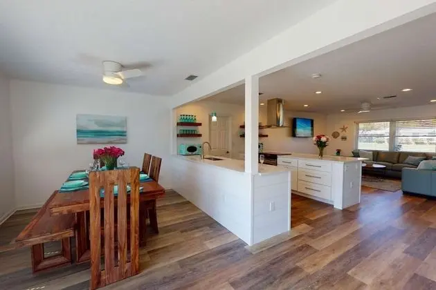 Arlington Park Beautifully Renovated Home - Mutfak