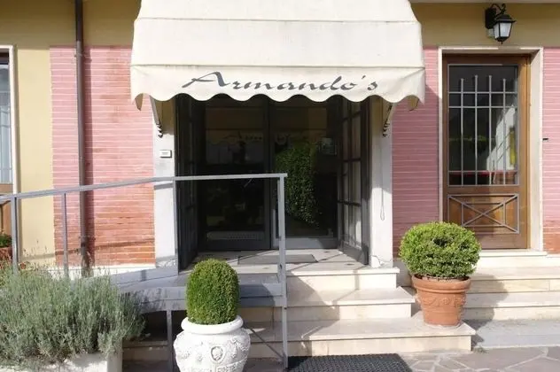 Hotel Armando's