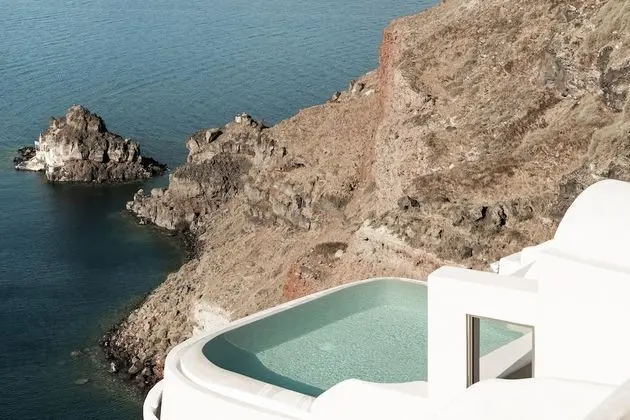 Armenaki - Adults Only - Lobi