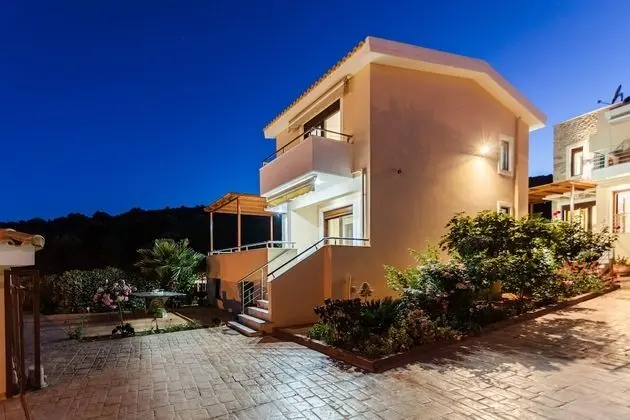 Villa Armonia - Beachfront Majestic Retreat - Dış Mekan