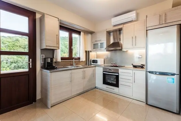 Villa Armonia - Beachfront Majestic Retreat - Mutfak