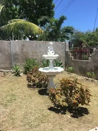 Arms Of Charms Guesthouse - Dış Mekan