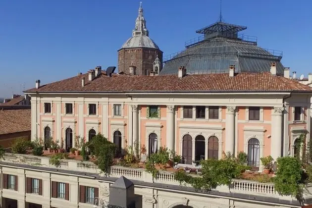 Arnaboldi Palace