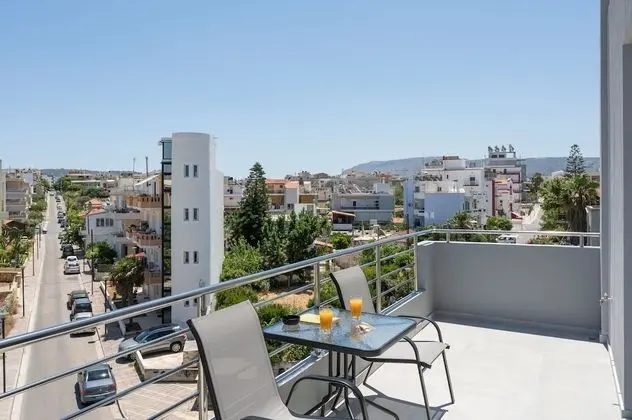 Aromi Apartments