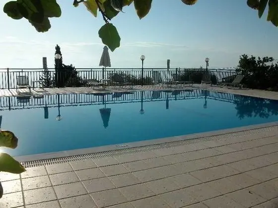 Aronis Apartments - Havuz