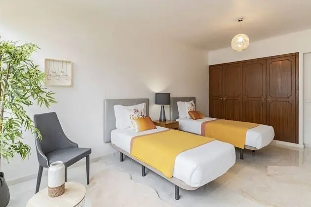 Arriaga I by An Island Apart - Oda