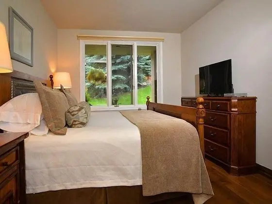 Arrowhead Village Condo - 104 Seasons Lodge