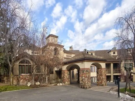 Arrowhead Village Condo - 206 Seasons Lodge