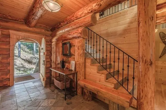 Arrowhead Lodge