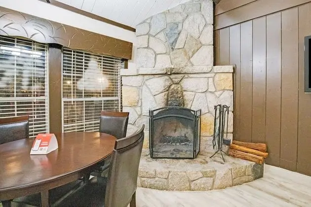 Arrowhead Tree Top Lodge - Oda Düzeni