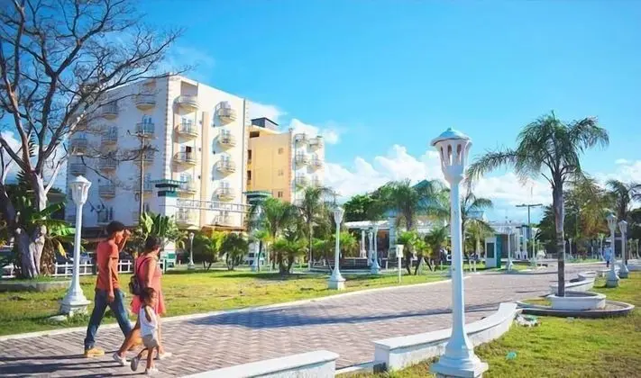 Art-Deco Beach Hotel