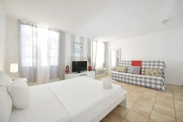 Art Deco Ocean Walk Apartments