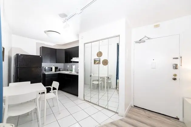 Art Deco Ocean Walk Apartments - Mutfak