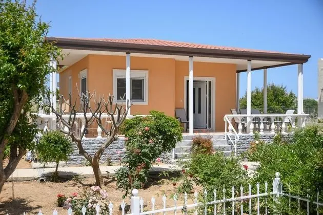 Art Garden house - 500m from the Beach - Dış Mekan
