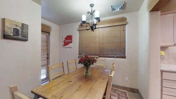 Art Haven - Stylish Southwestern Comfort, Walk to The Plaza - Mutfak