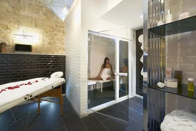 Art Hôtel Rochecorbon - Spa