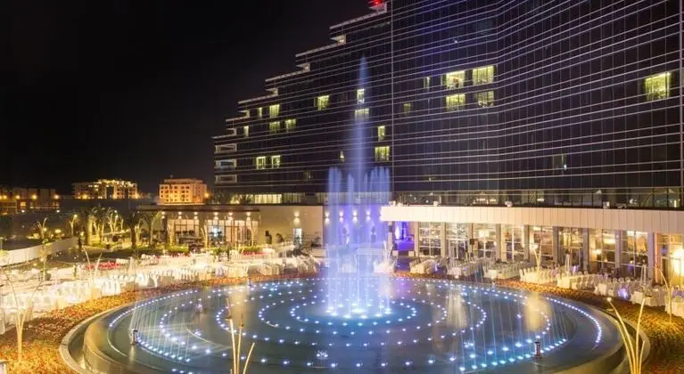 Art Rotana Amwaj Island