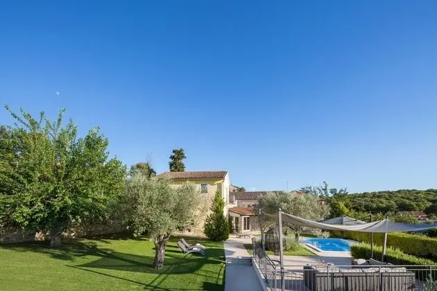 Art Villa Sis With Private Pool