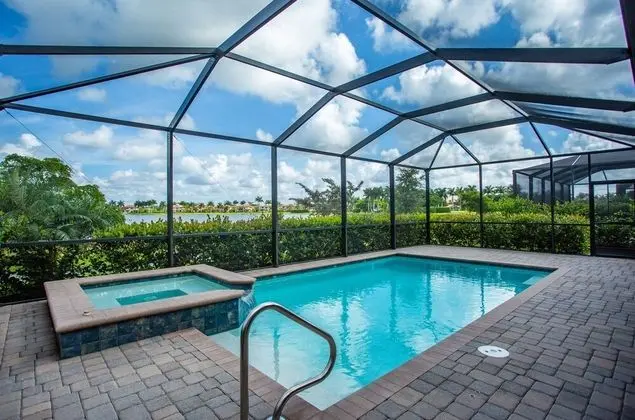 Artesia Vacation Rental - Havuz