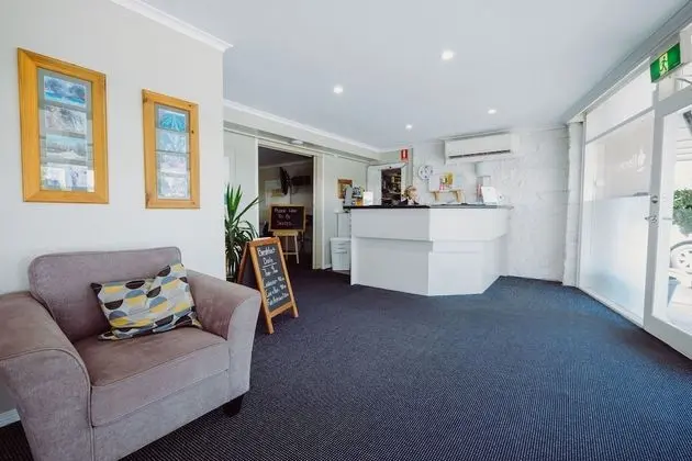 Artesian Spa Motel - Lobi