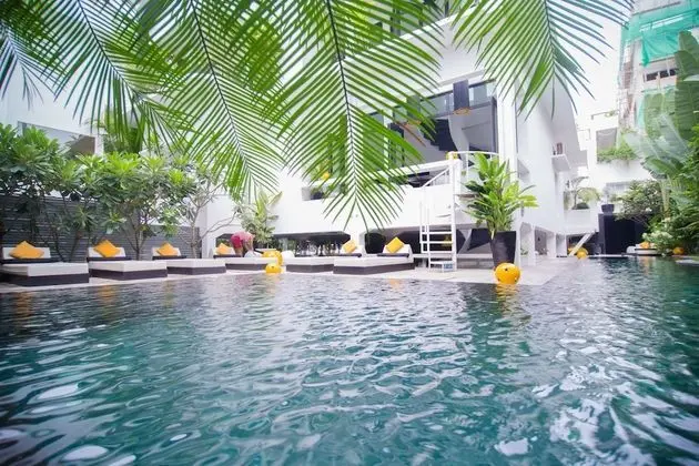 Arthur&Paul - Caters to Men