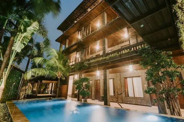 Arthur Suites by Premier Hospitality Asia - Havuz
