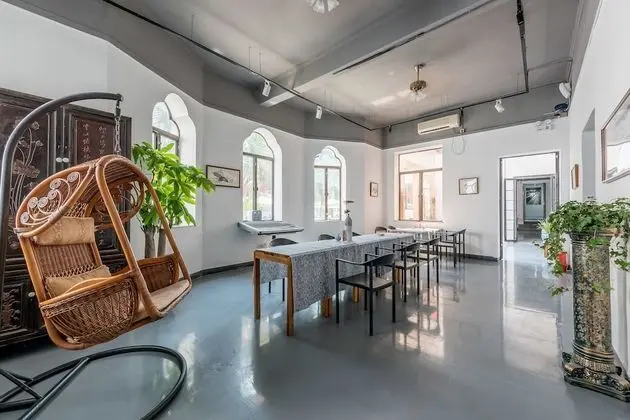 Artist and Old Villa 1927