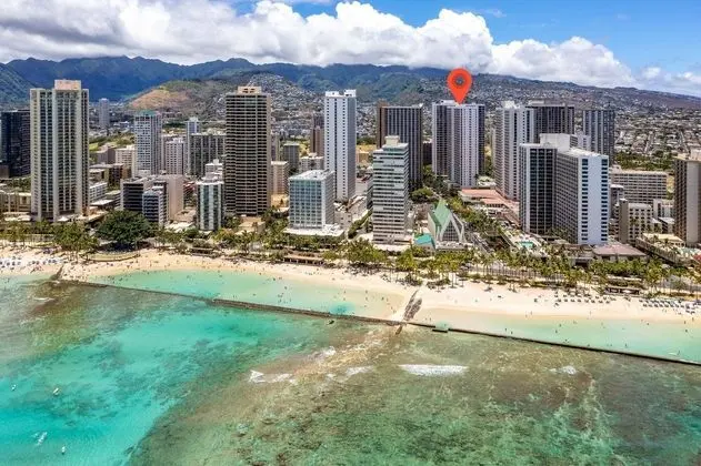 Artsy 32nd Floor Condo With Modern Furnishings & Gorgeous Ocean Views by Redawning - Plaj