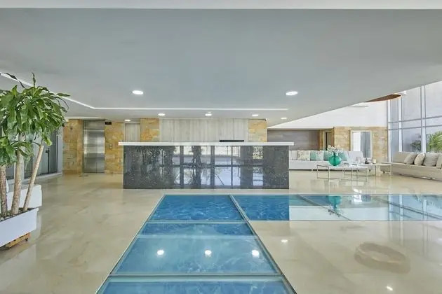 Artsy Oceanview Condo W Incredible Rooftop Pool - Lobi