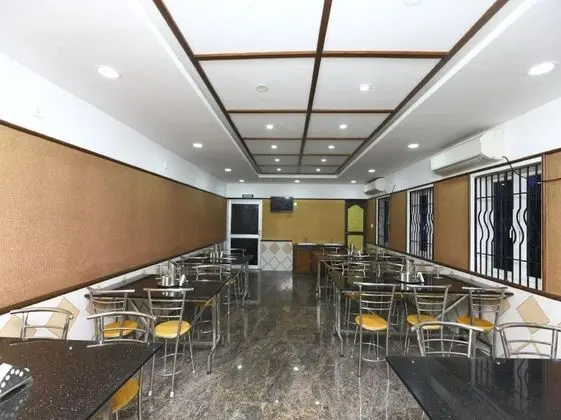 Hotel Arunachala - Yerinde Yemek
