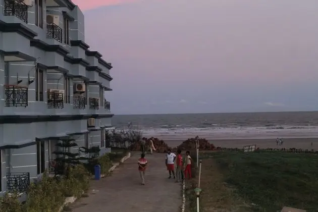 Arya Beach Resort