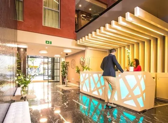 Arya Stadium Hotel - Lobi
