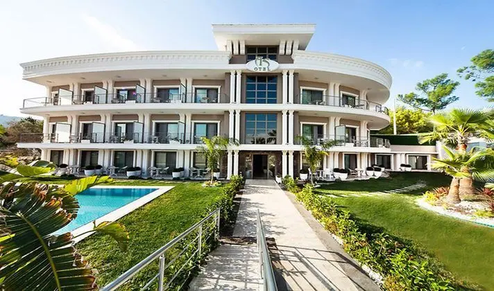 As Otel Çeşme - Havuz