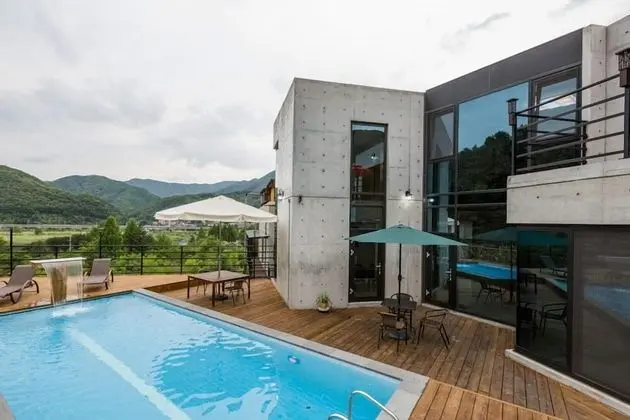 Asamo poolvilla