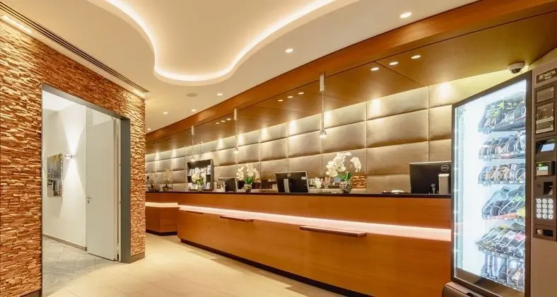 Ascari Parkhotel - Lobi
