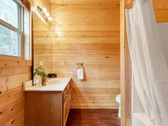 Ashberry by Avantstay Large Cabin Surrounded in Pine Tree w/ River Views & Game Room - İç Mekan