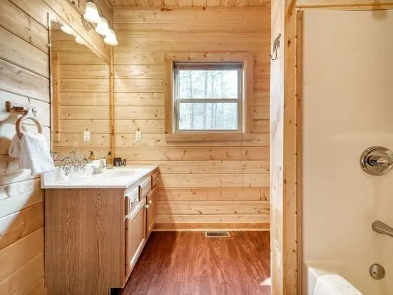 Ashberry by Avantstay Large Cabin Surrounded in Pine Tree w/ River Views & Game Room - İç Mekan