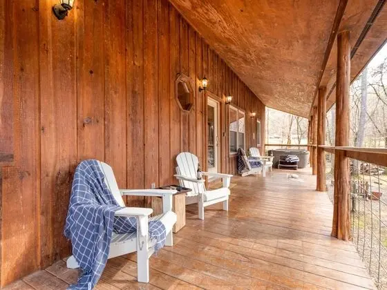 Ashberry by Avantstay Large Cabin Surrounded in Pine Tree w/ River Views & Game Room - İç Mekan