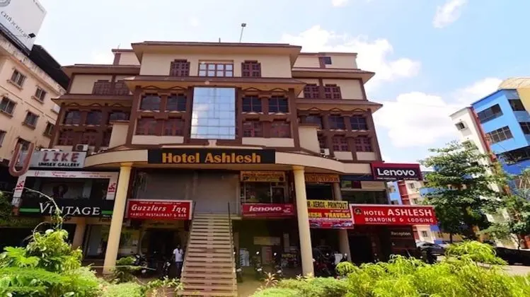 Hotel Ashlesh - Dış Mekan