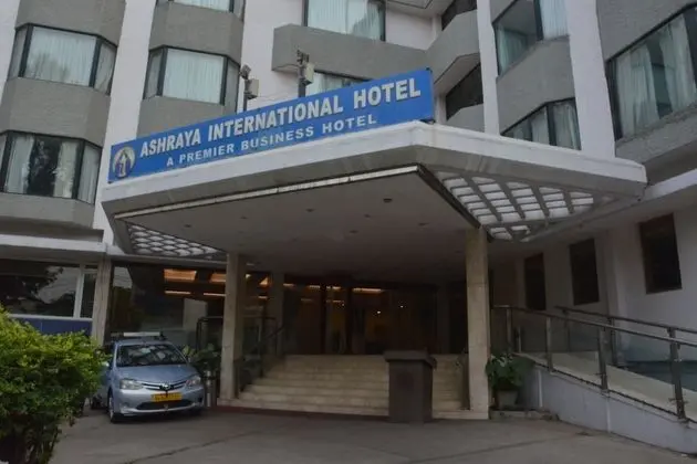Ashraya International Hotel - Dış Mekan