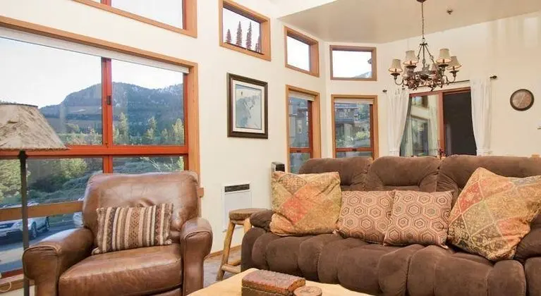 Aspen Creek by 101 Great Escapes