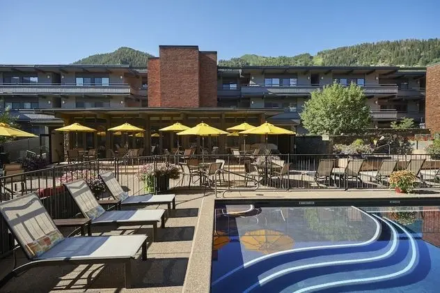 Aspen Square Condominium Hotel - Havuz