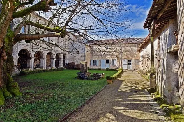 Association Le prieuré Saint Barthélémy - Dış Mekan